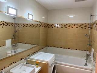 Апартаменты Spacious flat in Al-Farabi avenue with big rooms Алматы Апартаменты с 3 спальнями-10
