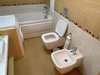 Апартаменты Spacious flat in Al-Farabi avenue with big rooms Алматы Апартаменты с 3 спальнями-11