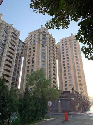 Апартаменты Spacious flat in Al-Farabi avenue with big rooms Алматы Апартаменты с 3 спальнями-2