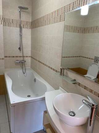 Апартаменты Spacious flat in Al-Farabi avenue with big rooms Алматы Апартаменты с 3 спальнями-46